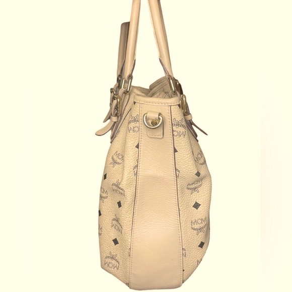 MCM Munchen Hobo Handbag, Crossbody, Shoulder Bag, Authentic. EUC - Picture 6 of 15